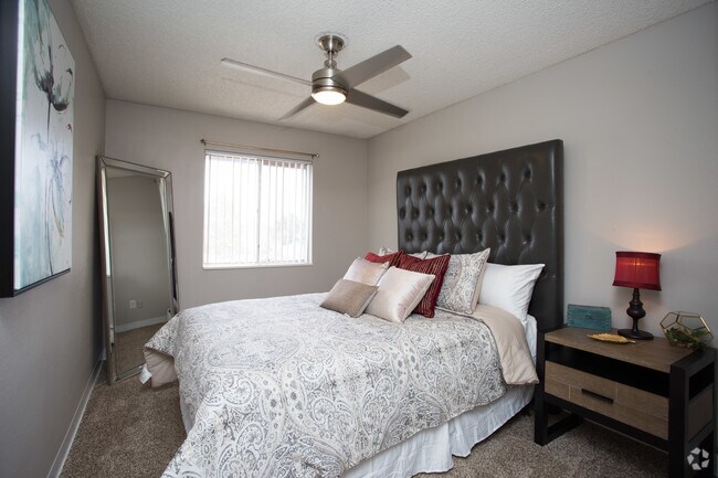 1HAB, 1BA - 560 ft² - Florida Station