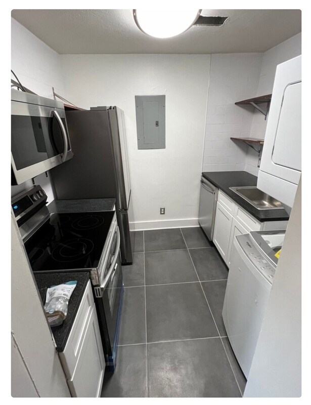 Foto principal - 500 Parkway Dr NE