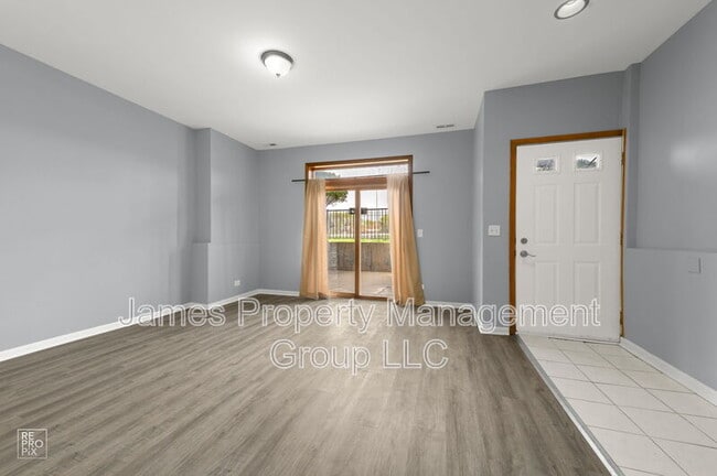 Building Photo - 2711 W Congress Pkwy