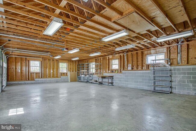 Foto del edificio - 9685 Howes Rd
