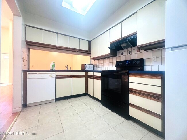 Foto del edificio - 4835 Kingsmeadow Ln