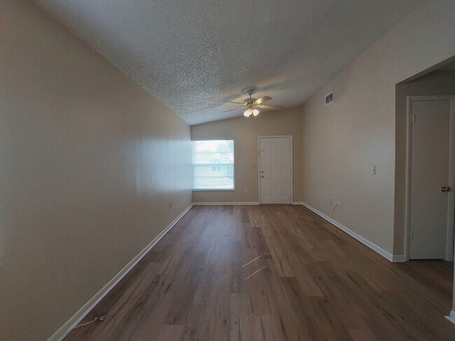 Foto del edificio - ***$500 off First Month*** 2 Bedroom / 2 Bathroom Duplex