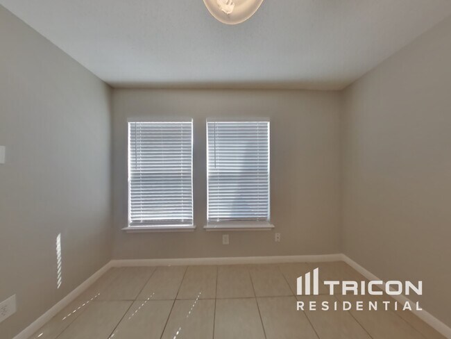 Building Photo - 5930 Encanto Point Dr