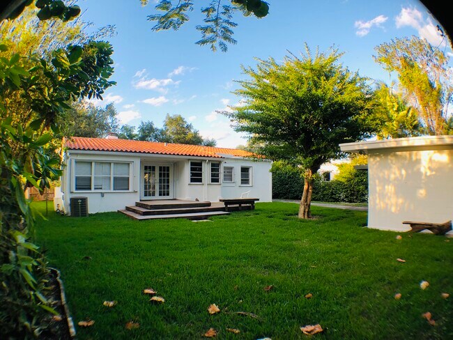 Back - 160 NW 101st St