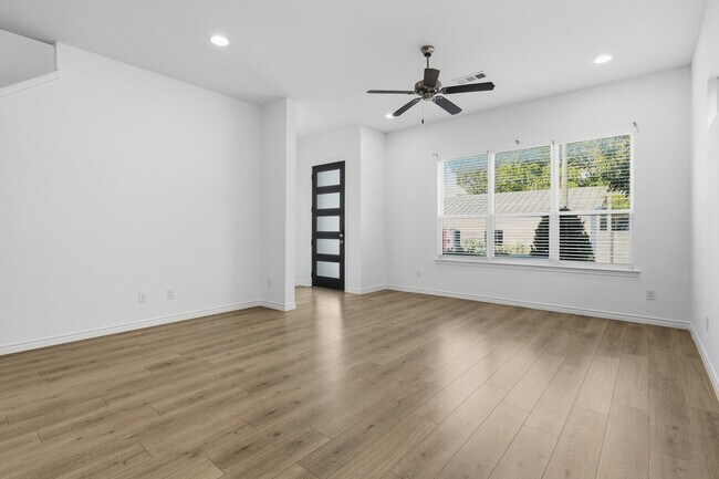 Foto del edificio - 2825 Stanley Ave