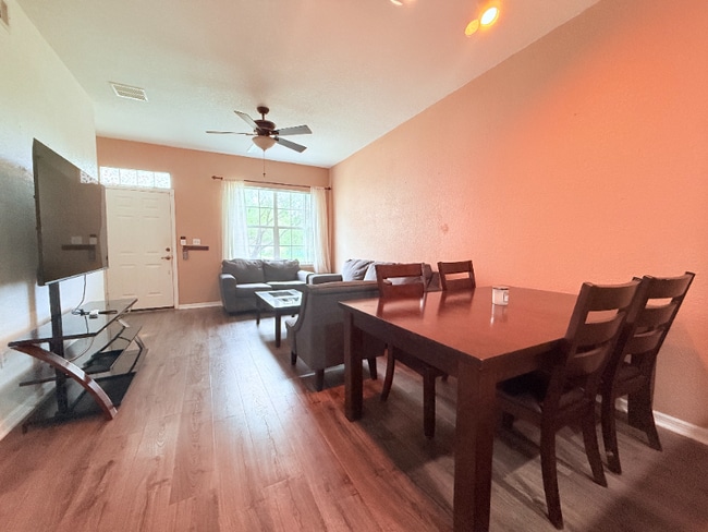 Building Photo - 100 Turpial Way