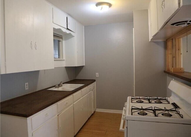 Foto del edificio - 3304 Tom Green St