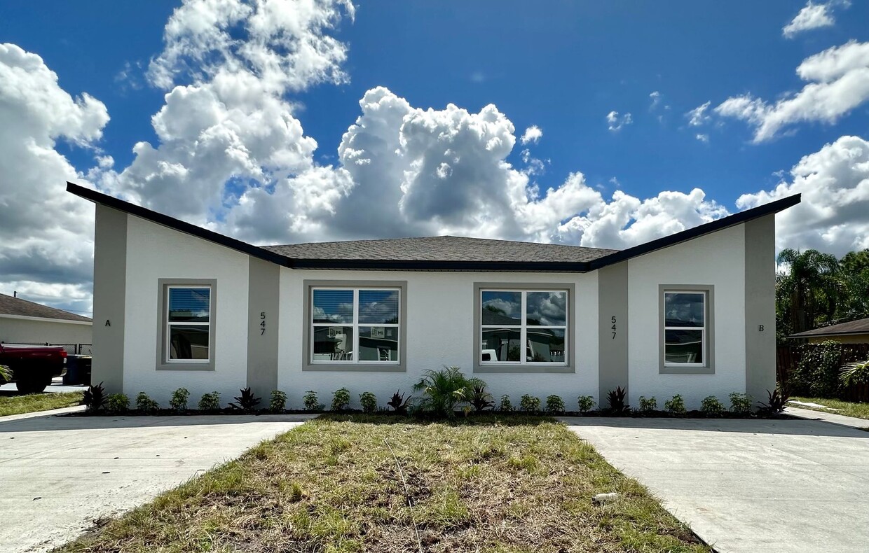 Primary Photo - Brand New Modern Duplex !