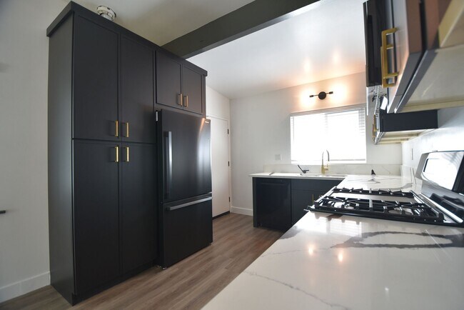 Foto del edificio - 6417 Whitsett Ave
