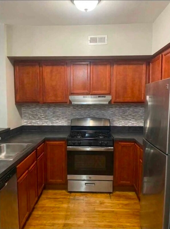 Foto del edificio - 73 Bellevue Ave