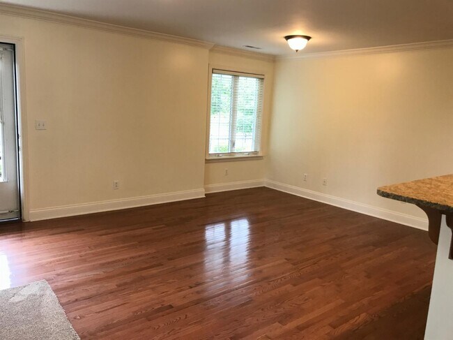 Building Photo - 112 Leonardwood Dr