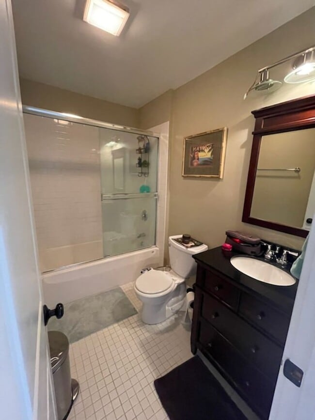 Building Photo - 2 BR 2 BA Condo