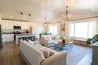 Building Photo - 2823 E Clarkstone Dr