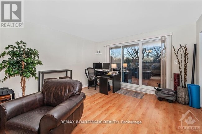 Building Photo - 121 Robson Ct