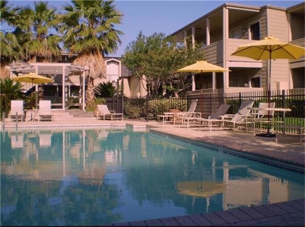 Foto del edificio - 6220 Fairdale Ln