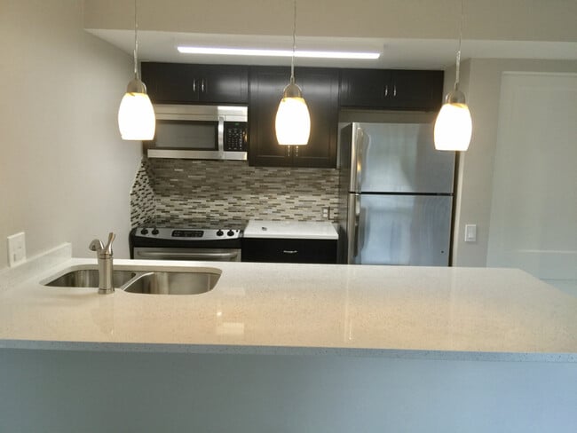 Building Photo - 3271 Sul Ross St