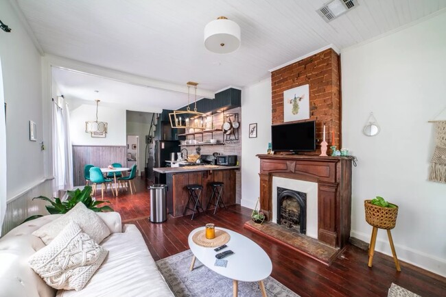Living room and kitchen - 1510 Euterpe St