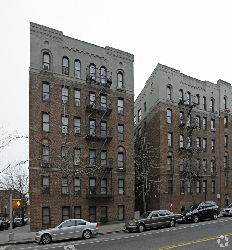 Primary Photo - Hilton Court