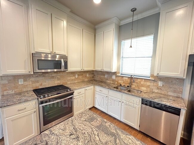 Building Photo - 8027 Seville Ct