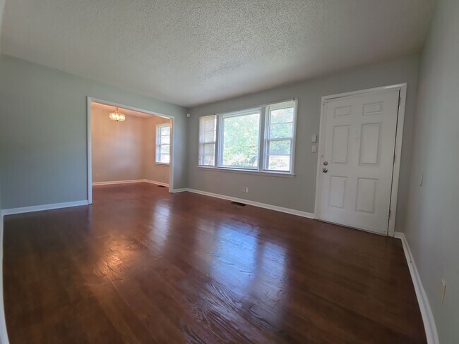 Foto del edificio - 3902 Harwood Ave SW