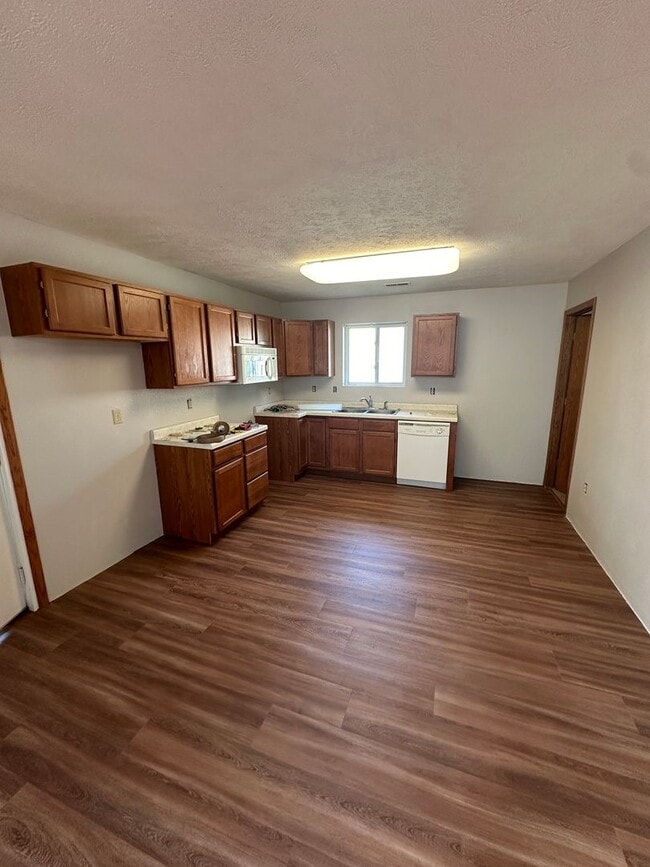 Building Photo - CD-111