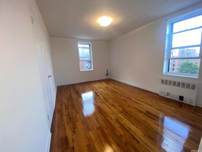 Foto del edificio - 62-59 108th St