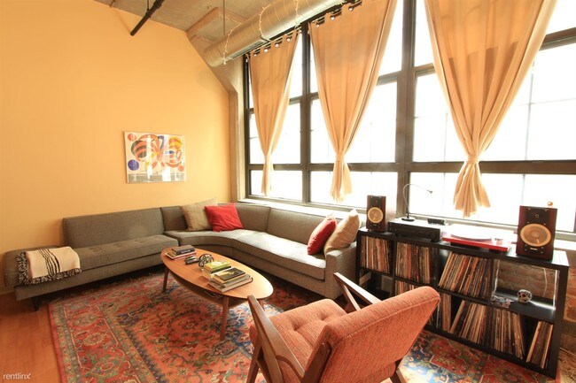 Building Photo - 2 br, 2 bath  - 3963 W Belmont Ave Unit 210