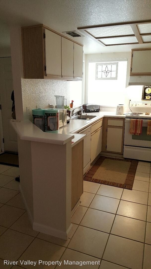 Building Photo - 2 br, 2 bath House - 5905 Gloria Dr. # 7
