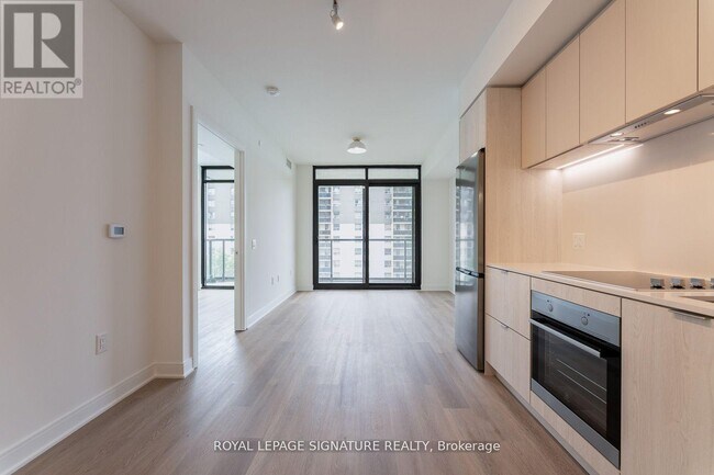 Building Photo - 86 Dundas St W