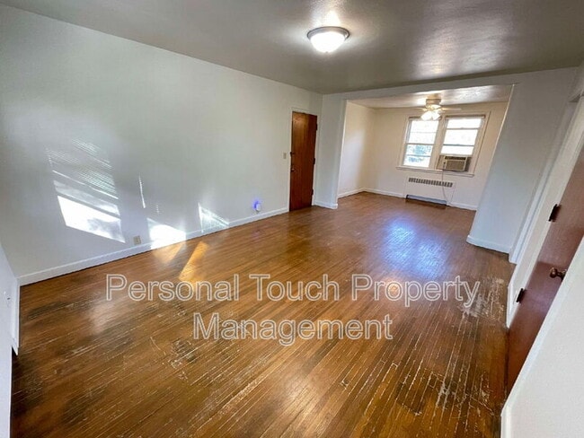 Building Photo - 517 12th Ave N