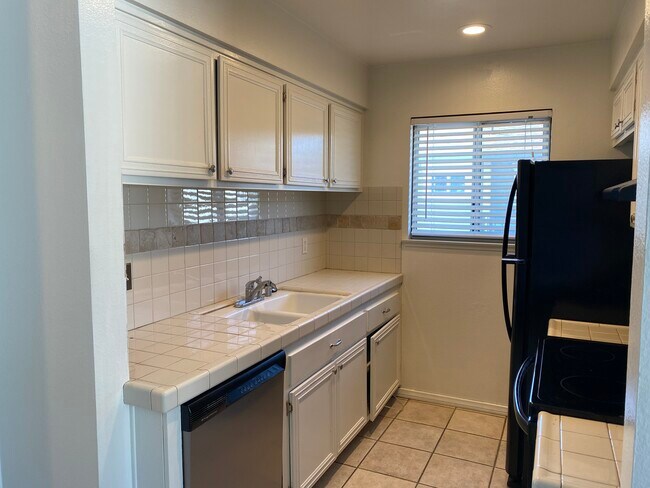 Kitchen - 16458 Poco Cir