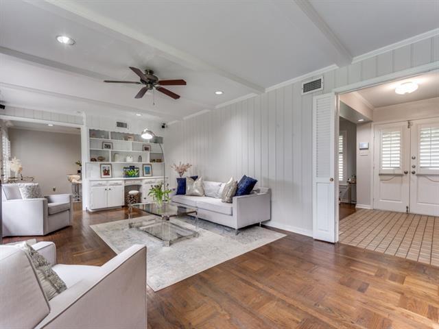 Foto del edificio - 5806 Burgundy Rd