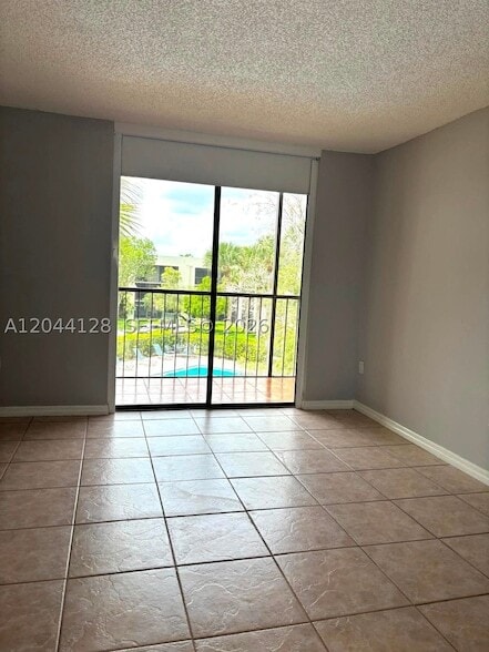 Foto del edificio - 8025 SW 107th Ave