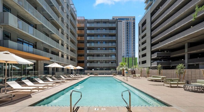 Foto del edificio - 333 E Roosevelt St