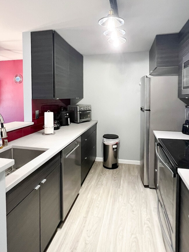 Building Photo - 201 Barrow St