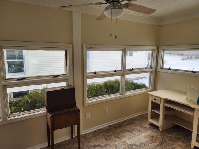 Building Photo - 40 Maple St