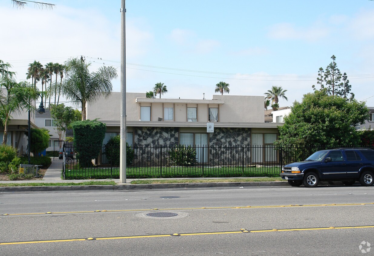 Primary Photo - 1324 W. Cerritos