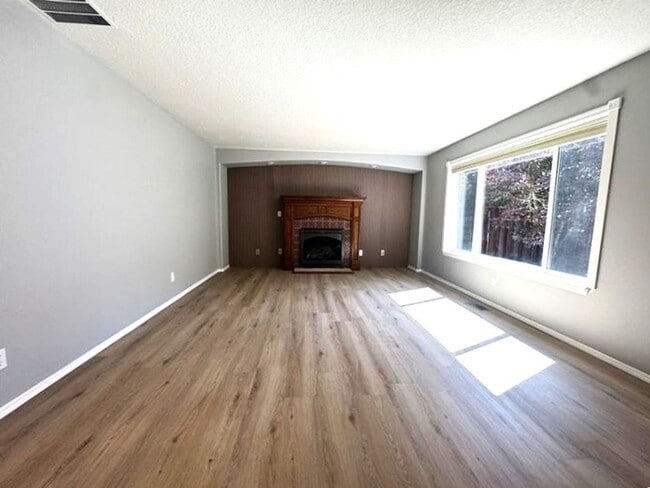 Building Photo - 793 NE 61st Ct