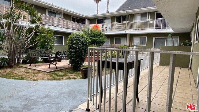 Foto del edificio - 443 S Wilton Pl