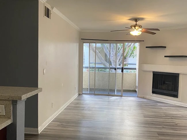 Building Photo - 5515 Canoga Ave