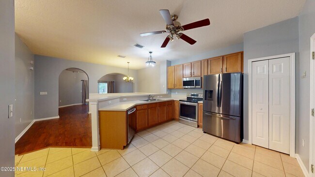 Foto del edificio - 9744 Summer Grove Way W