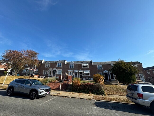 Building Photo - Charming 3-Bedroom Townhome in Darby! Avai...