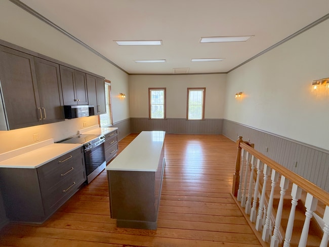 kitchen/living room - 130 Stafford St