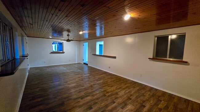 Building Photo - 512 Sandra Ave