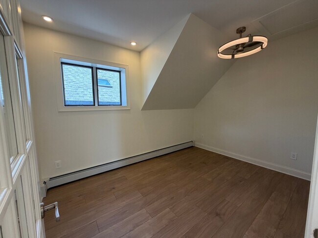 Foto del edificio - 5016 N Lawndale Ave