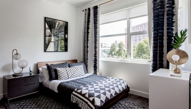 Foto del edificio - 1590 Elmwood Ave