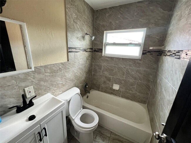 Foto del edificio - 347 SE 6th St