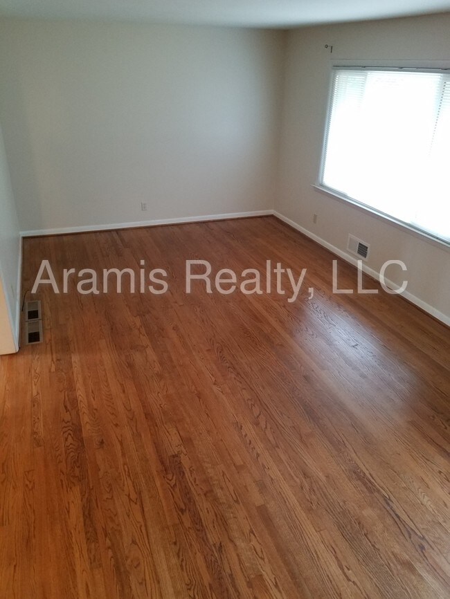 Foto del edificio - 232 Forest Glen Cir