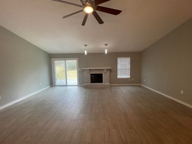 Building Photo - 419 Primrose Cir
