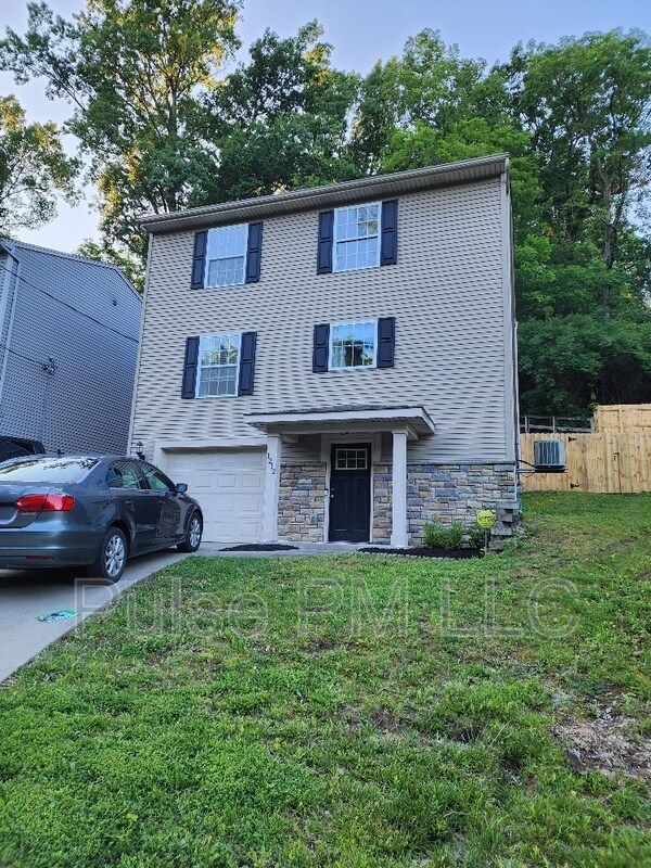 Primary Photo - 1212 E Henry Clay Ave